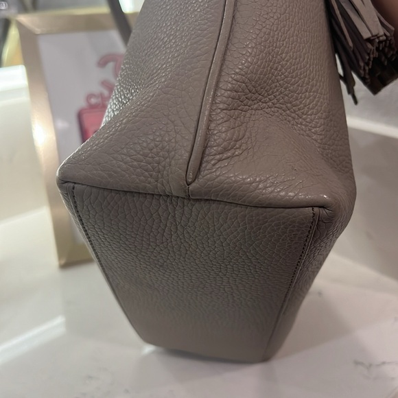 Tory Burch purse EUC light gray, no call outs - Picture 9 of 14